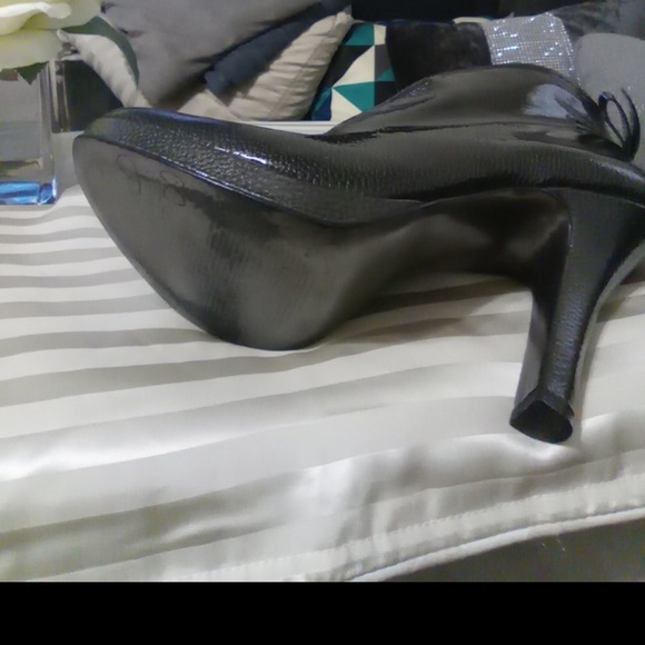 Shoes - Picture 3 of 6